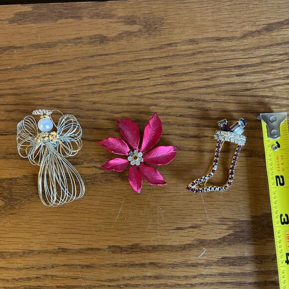 Vintage Christmas Holiday Brooch Pins Gold Tone Angel, Stocking, Poinsettia x3 - Picture 3 of 10